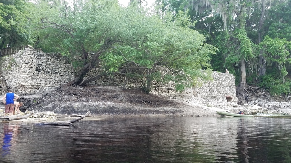 Suwannee Springs wall, 2017:05:20 15:26:59, 30.3946500, -82.9344300 --jsq for WWALS