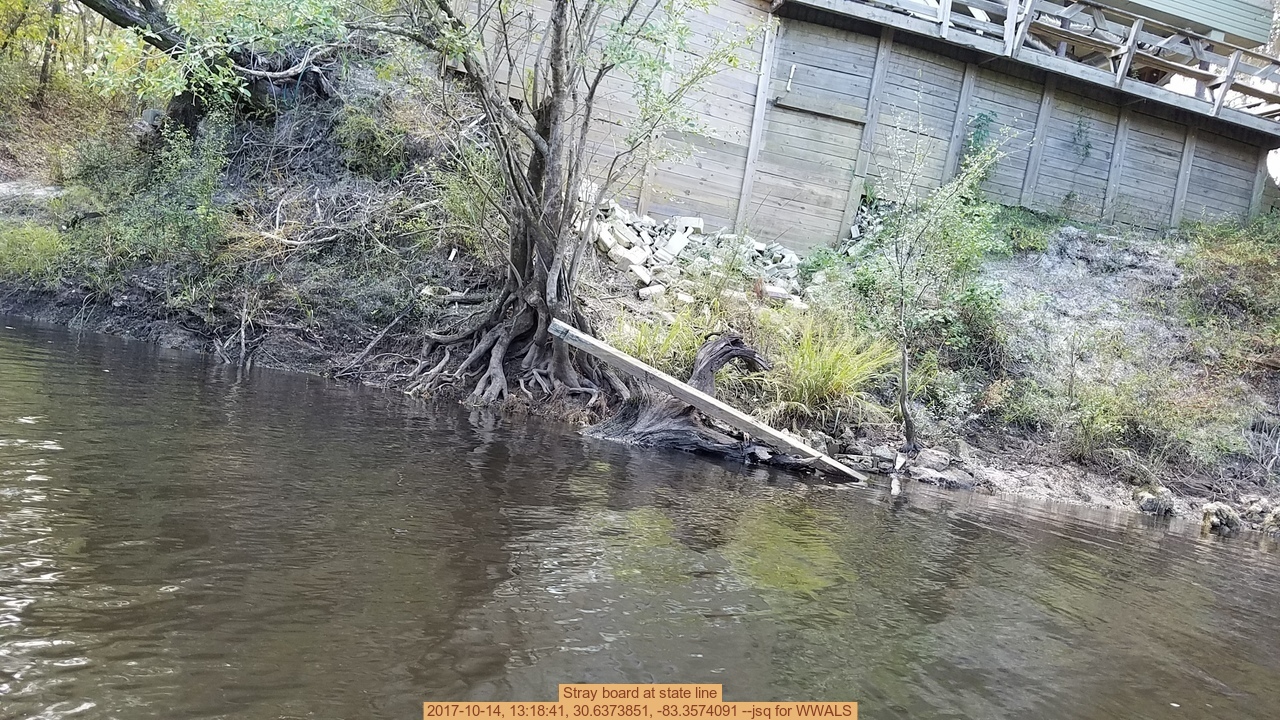 Stray board at state line, 2017-10-14, 13:18:41, 30.6373851, -83.3574091 --jsq for WWALS