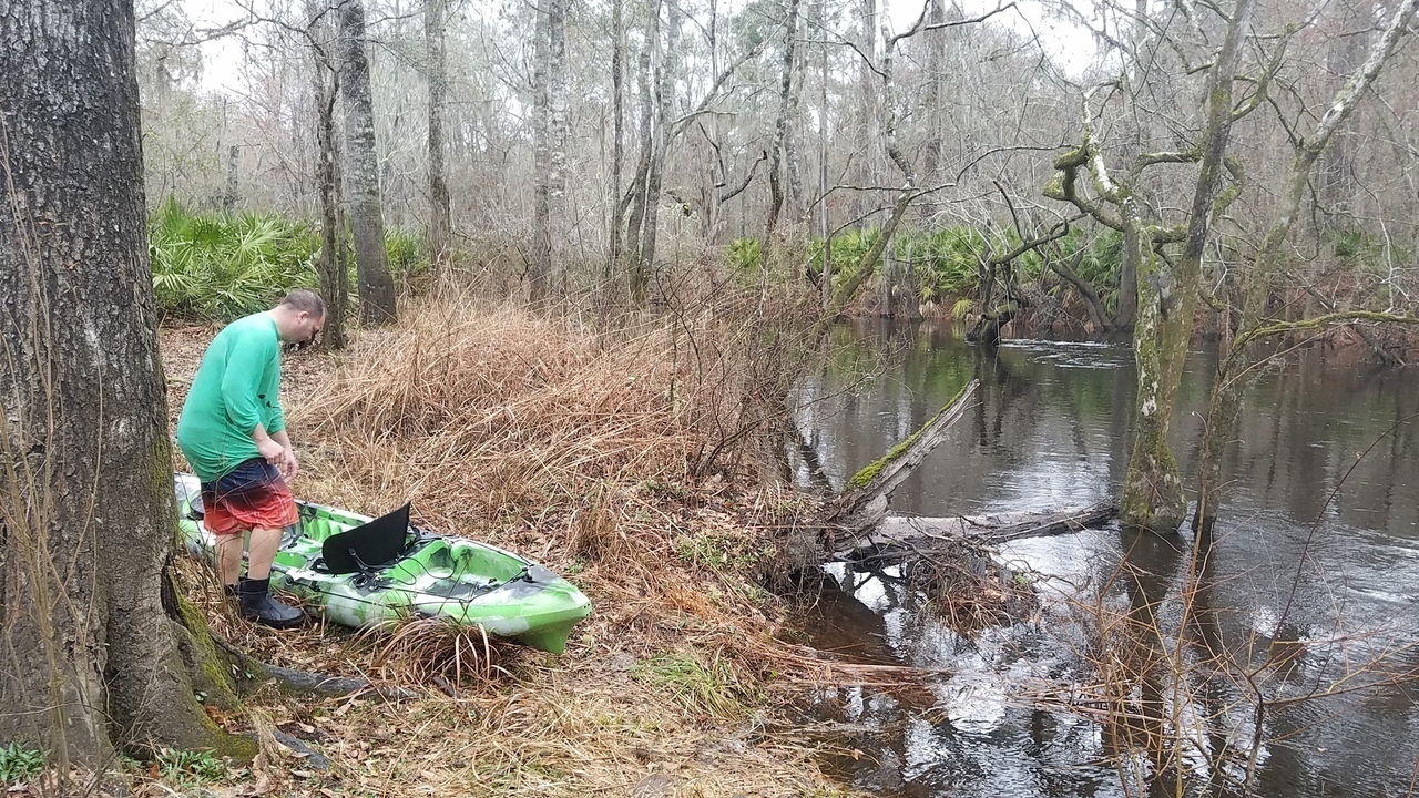 Bobby McKenzie and the last boat, 14:08:05, 30.9814298, -83.2680318