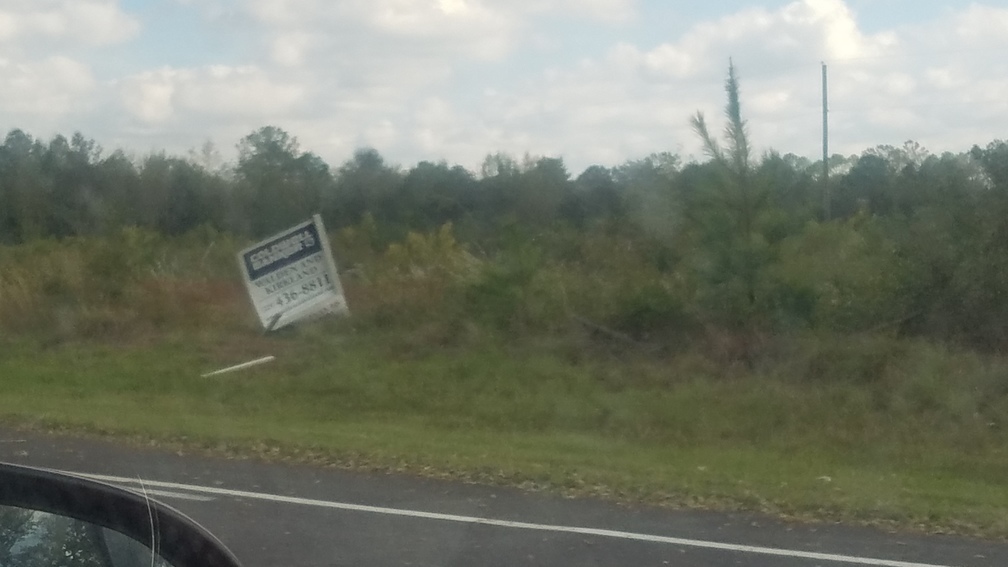 Realtor sign blown down, 15:38:20, 31.5799861, -84.0732864