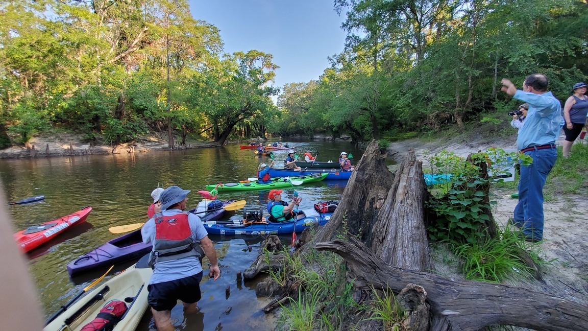 Paddlers like fans, 08:16:04, 30.847, -83.34754