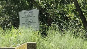 [City of Valdosta Outfall Sign, 11:24:30, 30.83608, -83.35953]