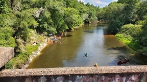 [Boats landing downstream, 160725, 16:07:25, 30.78972, -83.45165]