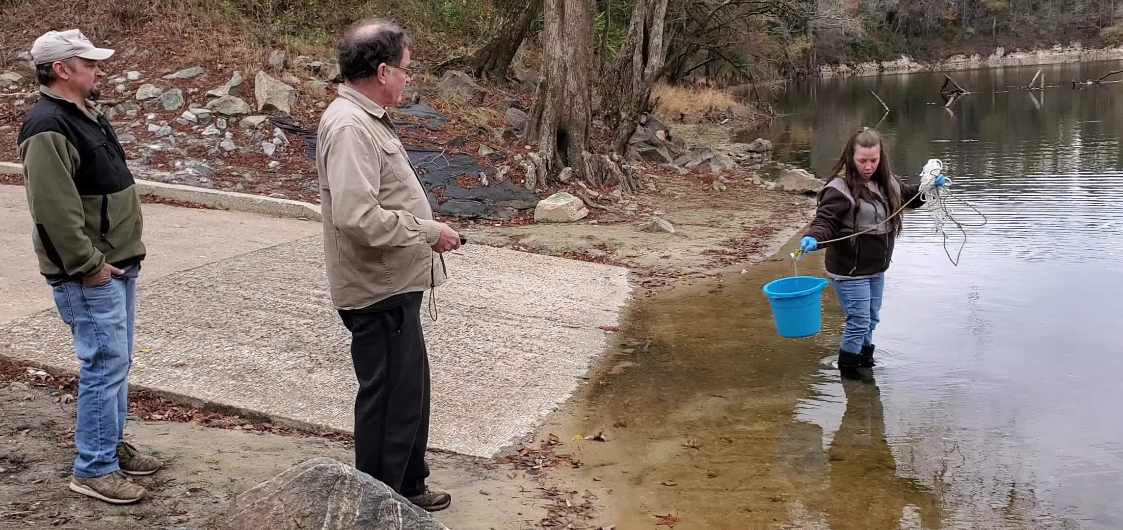 Movie: Sara with a bucket (49M)