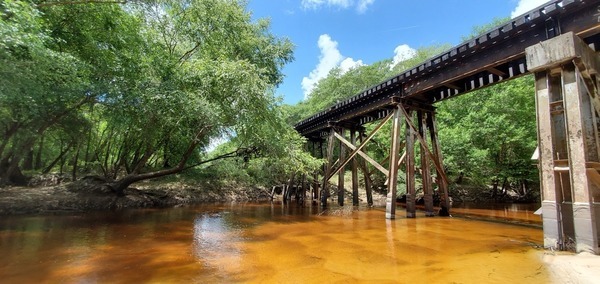 Along the bridge, 11:54:02