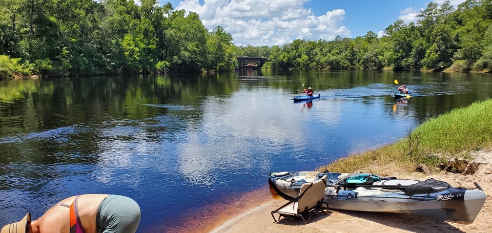 More coming upstream, 2020:07:18 13:13:40, 30.2462, -83.247