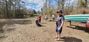 [Paddlers and Gretchen who waited half an hour for us, 12:50:05, 30.7896174, -83.4509950]