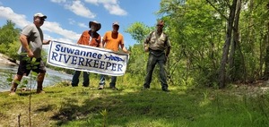 [WWALS intern Bobby McKenzie, Suwannee Riverkeeper John S. Quarterman, Randy Madison of Florida Trails, Peter Shanks of Florida Parks, 14:29:42, 30.3376397, -82.6843837]