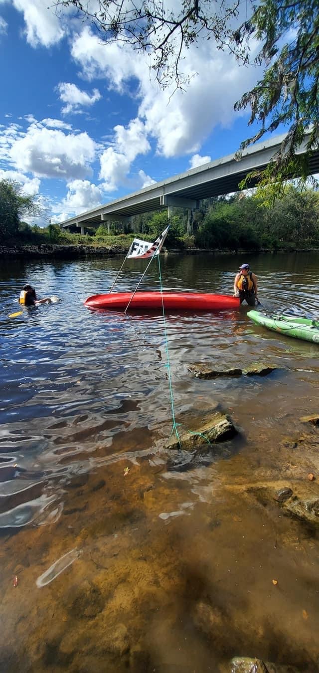 Flipped kayak, State Line Boat Ramp, WWALS Boomerang paddle race, Bobby Mckenzie, 2020-10-13, 30.6355, -83.3113