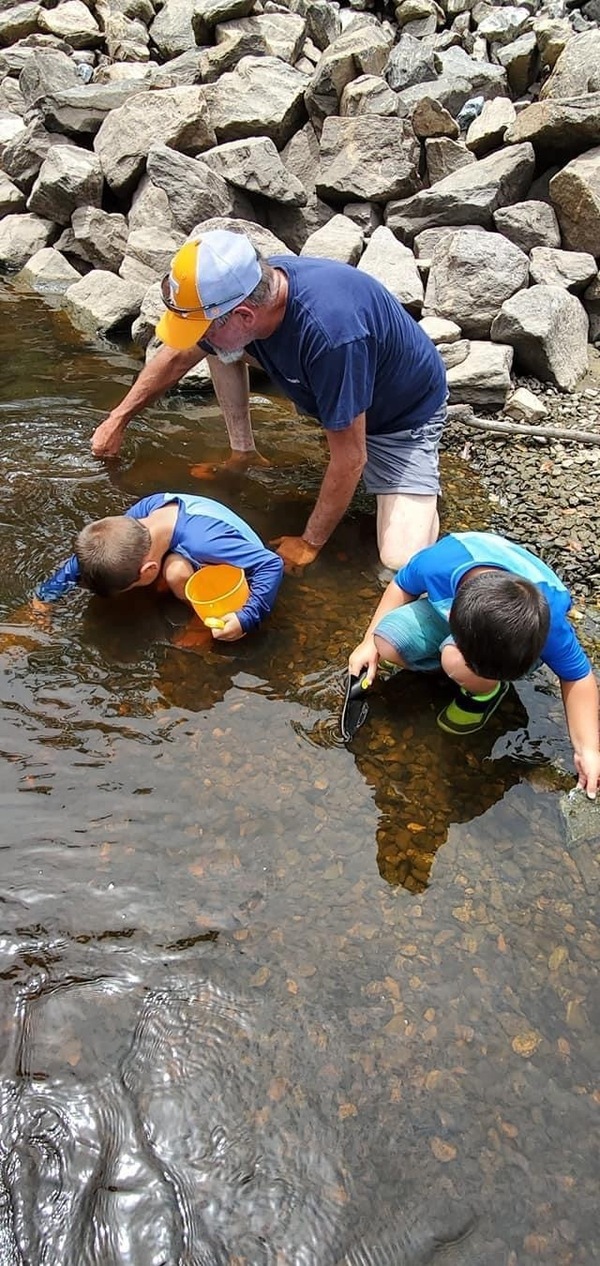 [Searching for crawfish near Naylor Boat Ramp, Alapaha River, Bobby Mckenzie, 30.92568, -83.03918]