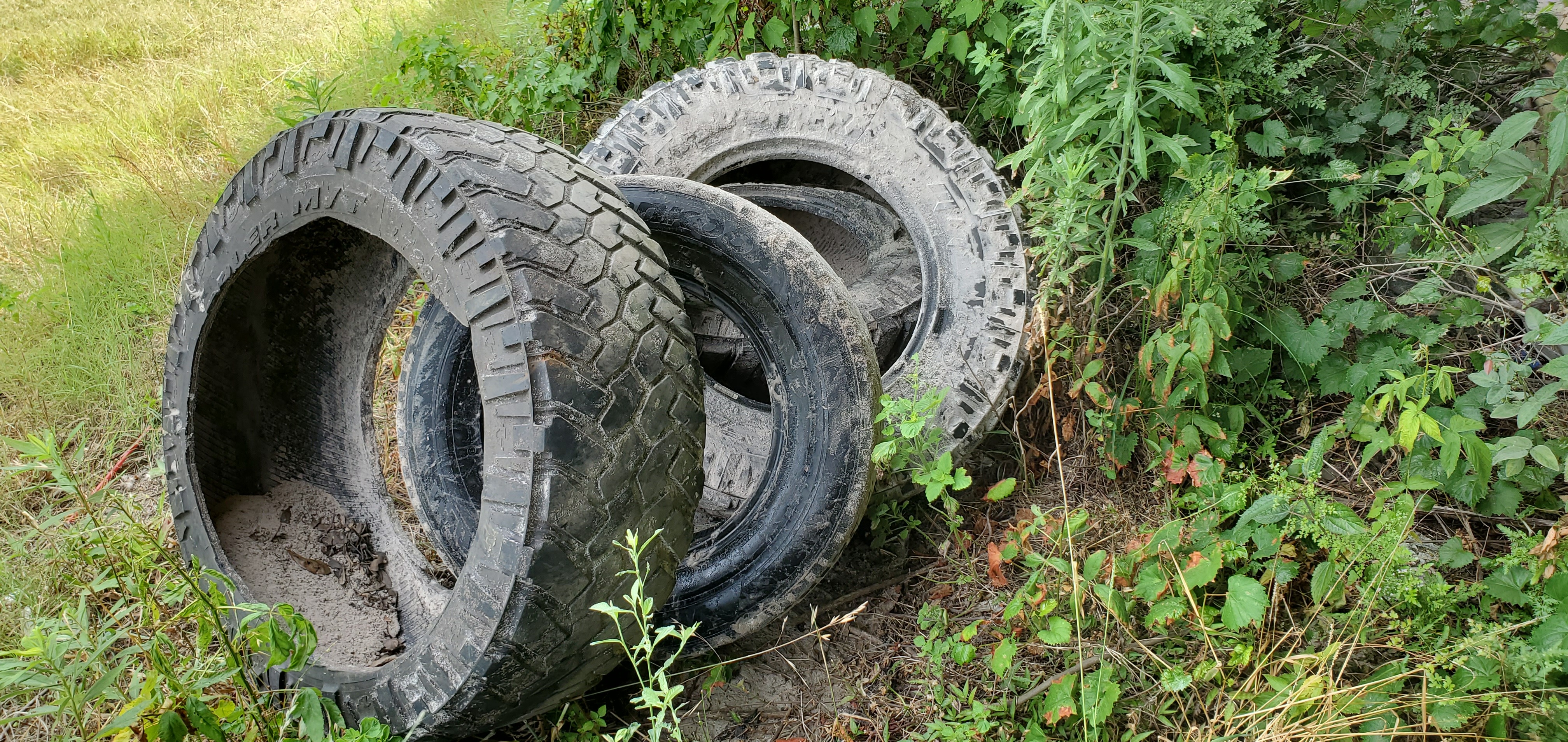 Tire collection, 09:58:23, 30.6286867, -83.0885293