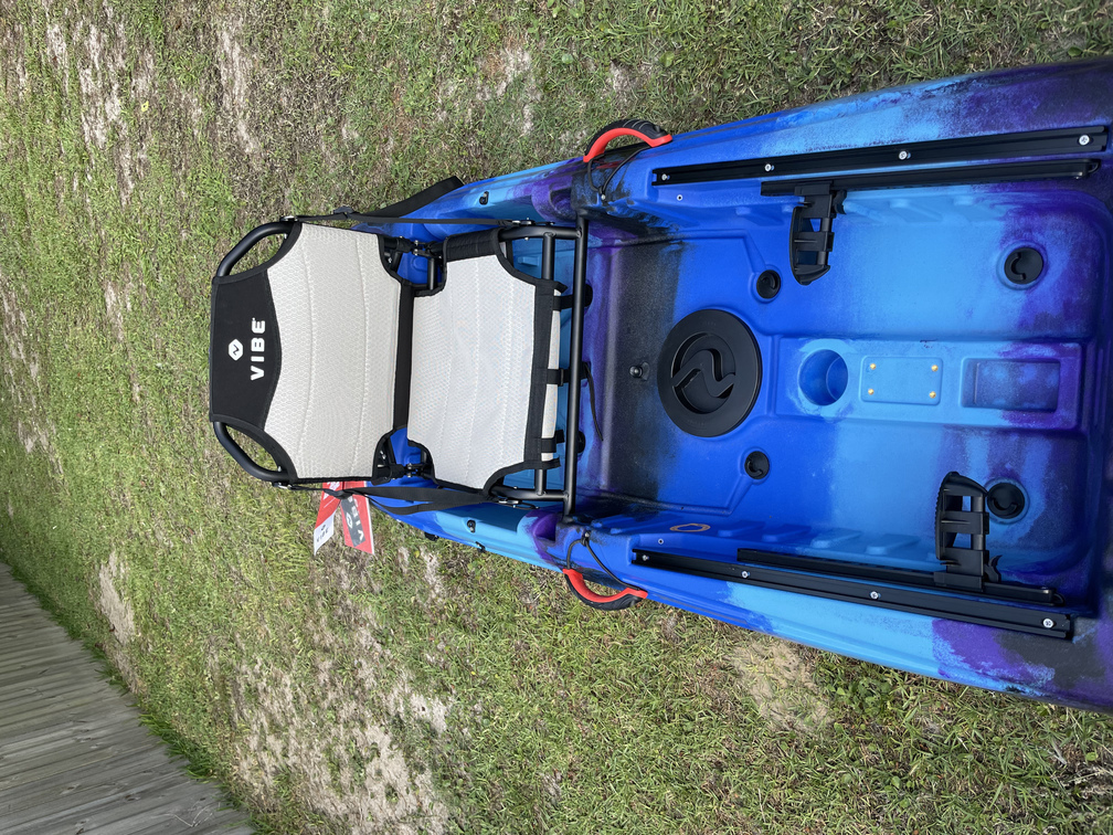 Kayak cockpit with seat