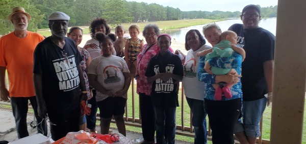 [Tom H. Johnson Jr., Fannie Gibbs, Gretchen Quarterman, children, grandchildren]