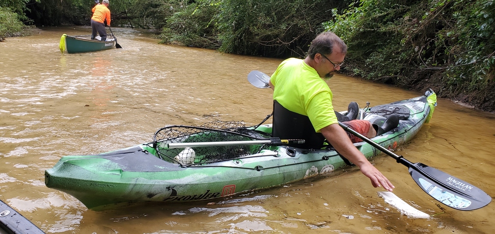 Bobby McKenzie catching styrofoam trash, 10:46:05, 30.8529170, -83.3149930