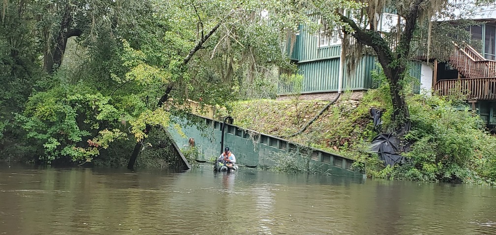 Florida: Bobby McKenzie battery change, Pear Way private boat ramp, 11:44:42, 30.6375091, -83.3576569