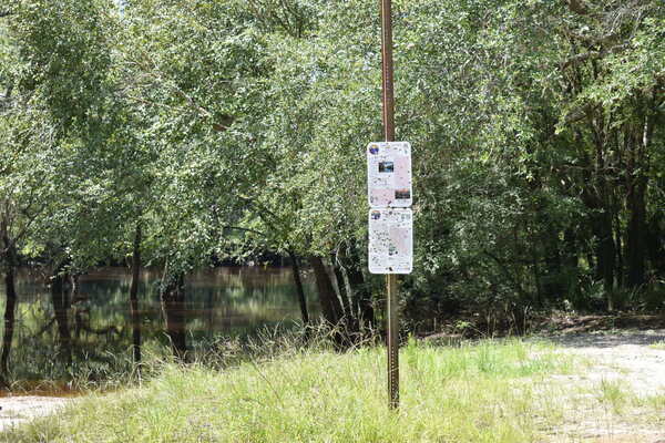 Signs, Knights Ferry Boat Ramp 2021-08-12