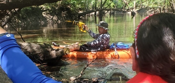 Mayor Scott James cutting logjam, Withlacoochee River, 2021