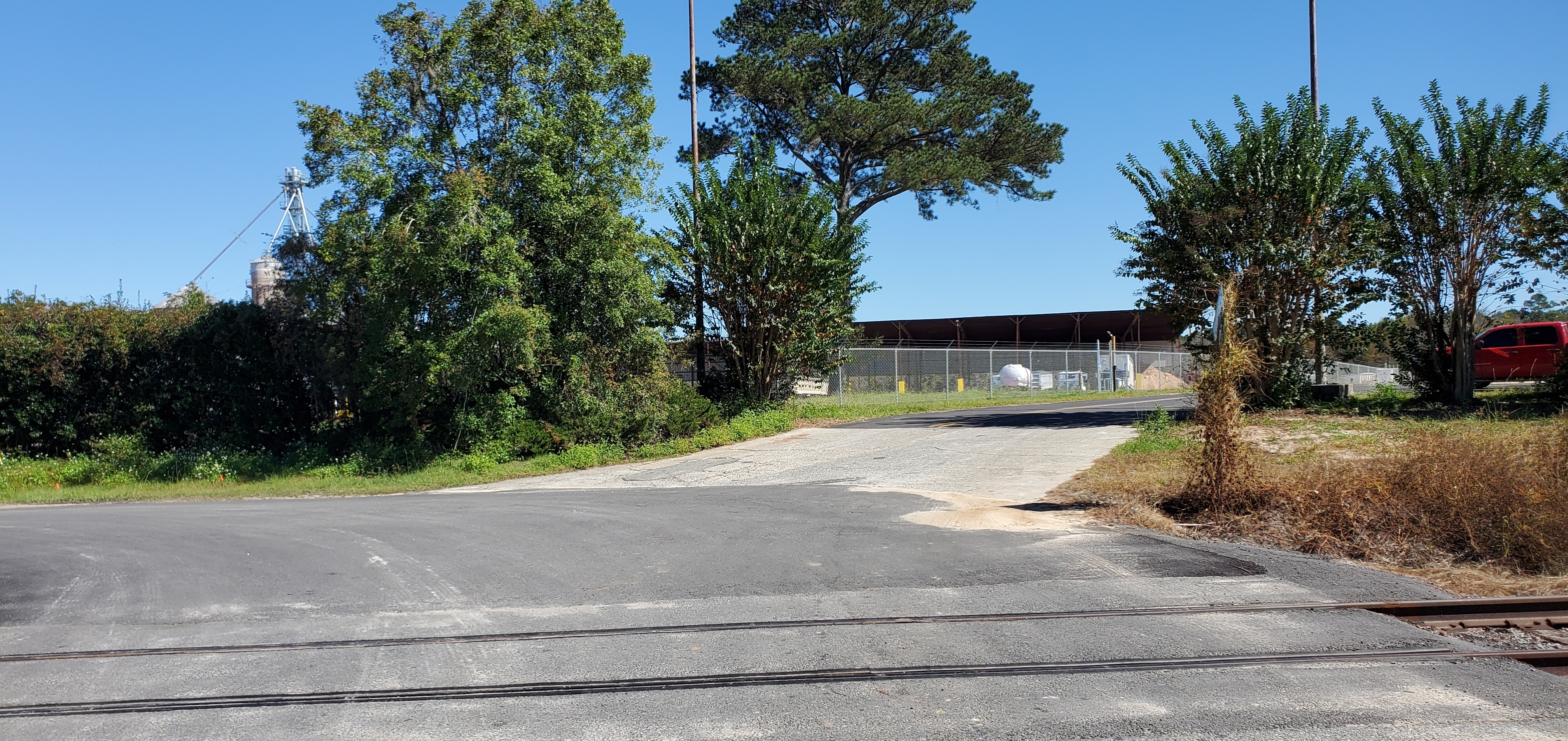 Pauline Ave. across RR tracks to Big Creek, Inc., 14:00:01, 31.0657880, -83.1968710