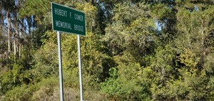 [Hubert F. Comer Memorial Bridge, Main St (GA 37) over Cat Creek, 14:12:32, 31.0745273, -83.2010475]