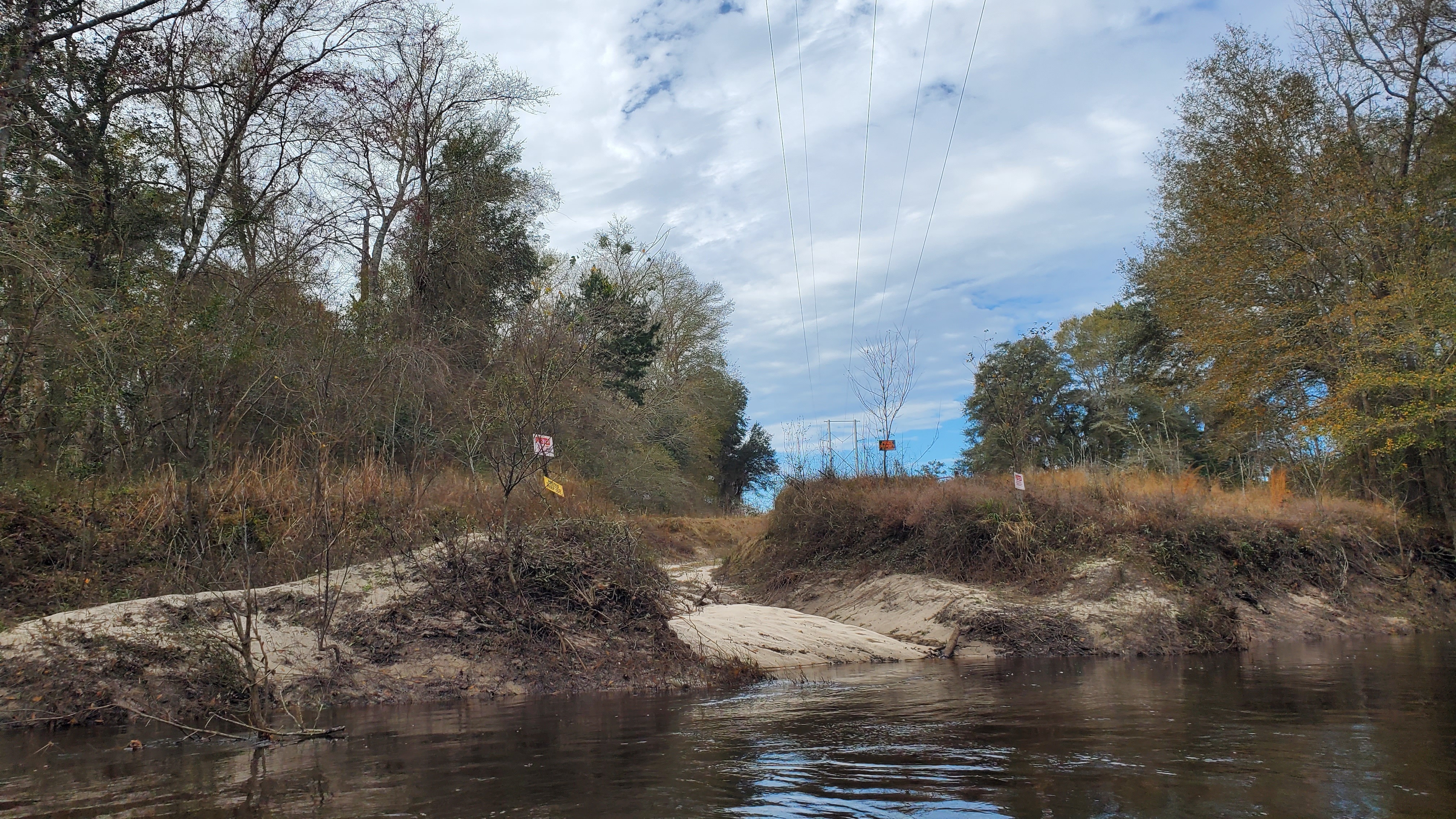 Jasper-Greenville Power Line, west (right) bank, Alapaha River, 10:56:26, 30.5086914, -83.0425654