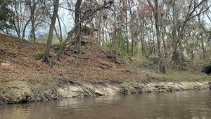 [Gazebo on left (east) bank, 133447, 13:34:47, 30.4486039, -83.0919965]