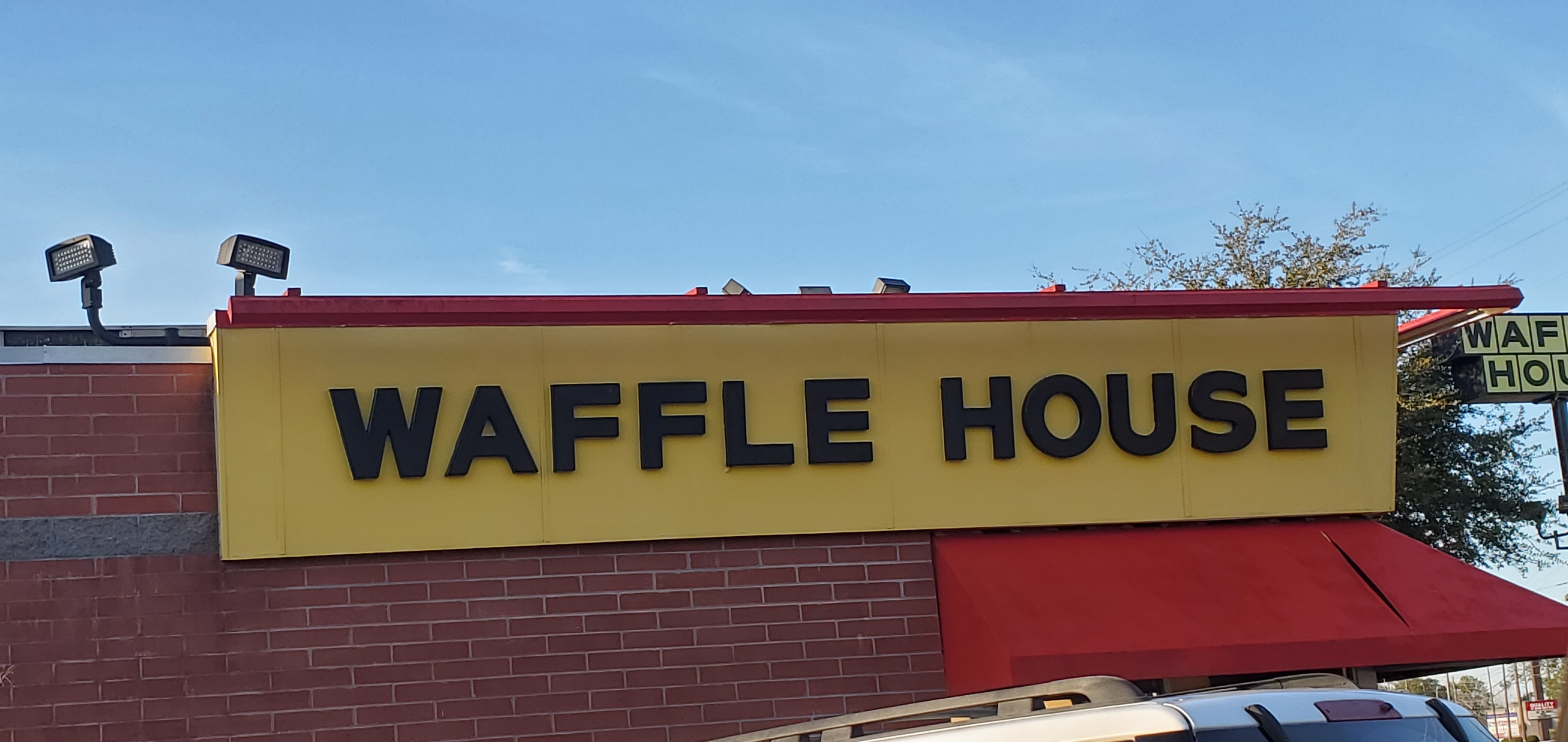 Waffle House, 3120 N. Patterson St., 17:20:54, 30.8743103, -83.2919642