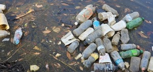 [Plastic bottles and styrofoam, 15:49:19, 30.8626336, -83.3186224]