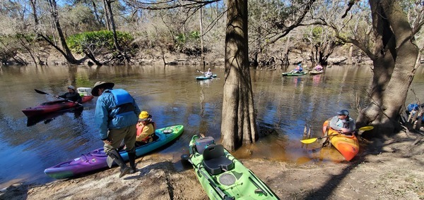 [More paddlers incoming, 13:10:21, 30.8157770, -83.4250742]