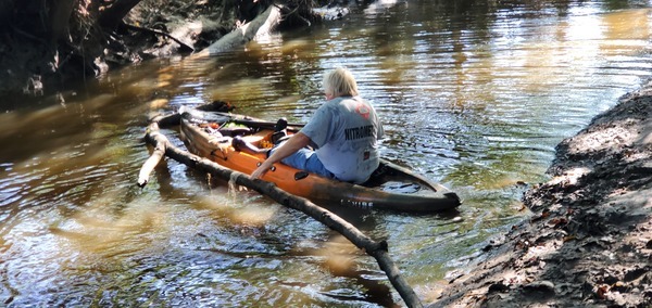 [Phil Hubbard in the kayak with a saw, 09:35:34, 30.8632605, -83.3193490]