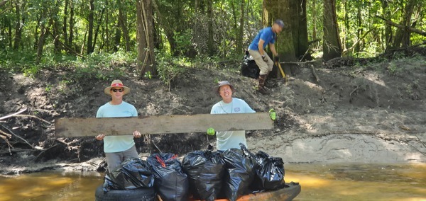 Council Andy Gibbs, Mayor Scott James with plank and trash barge, 11:01:13, 30.8638223, -83.3205473