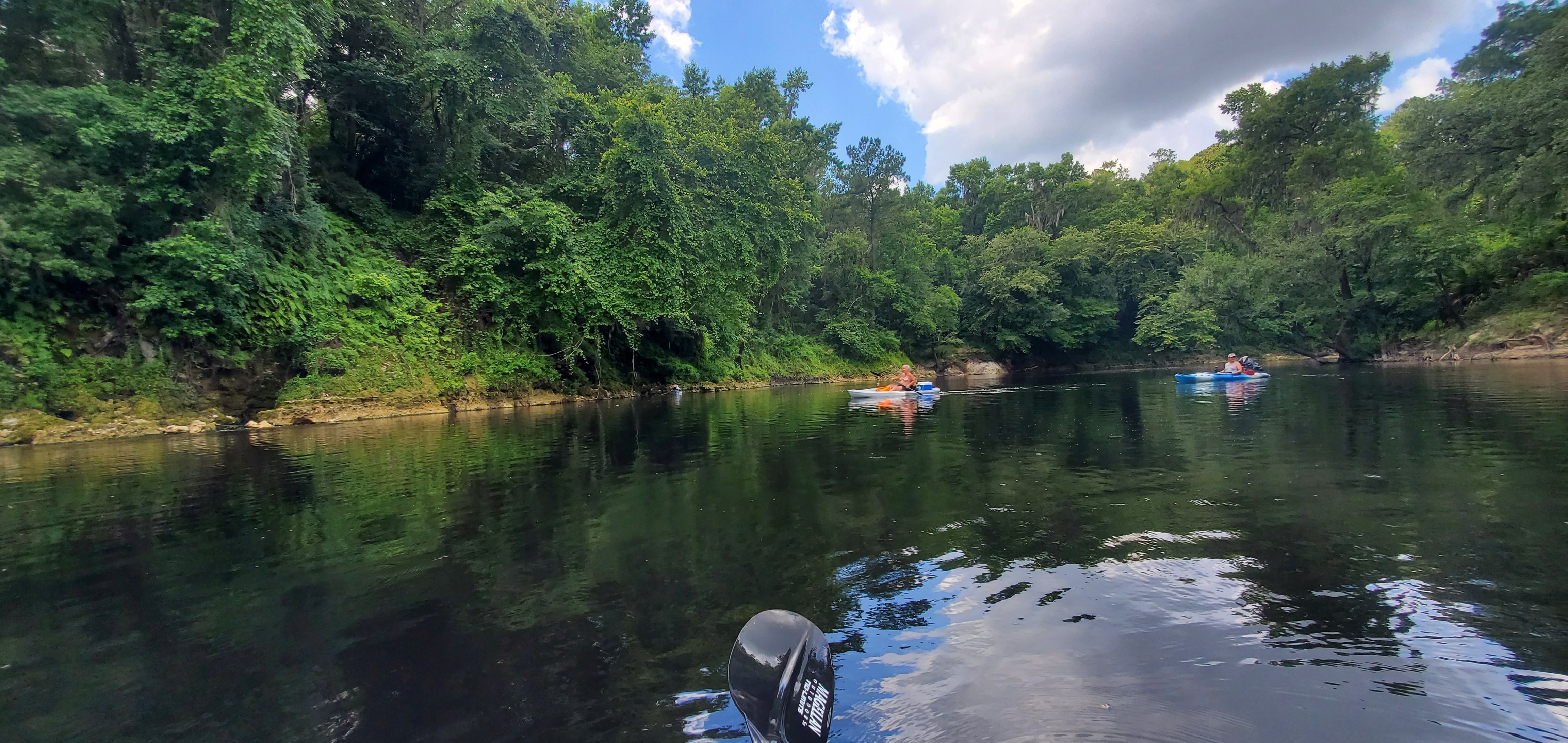 Kayaks approaching Mad612982, 13:43:01, 30.4728678, -83.2430012