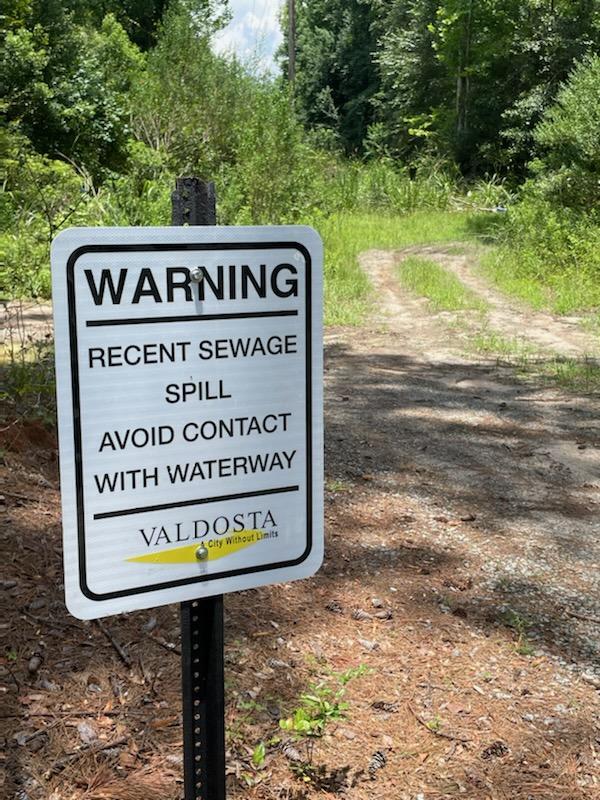 [Valdosta sewage spill sign, Sugar Creek --Bobby McKenzie]