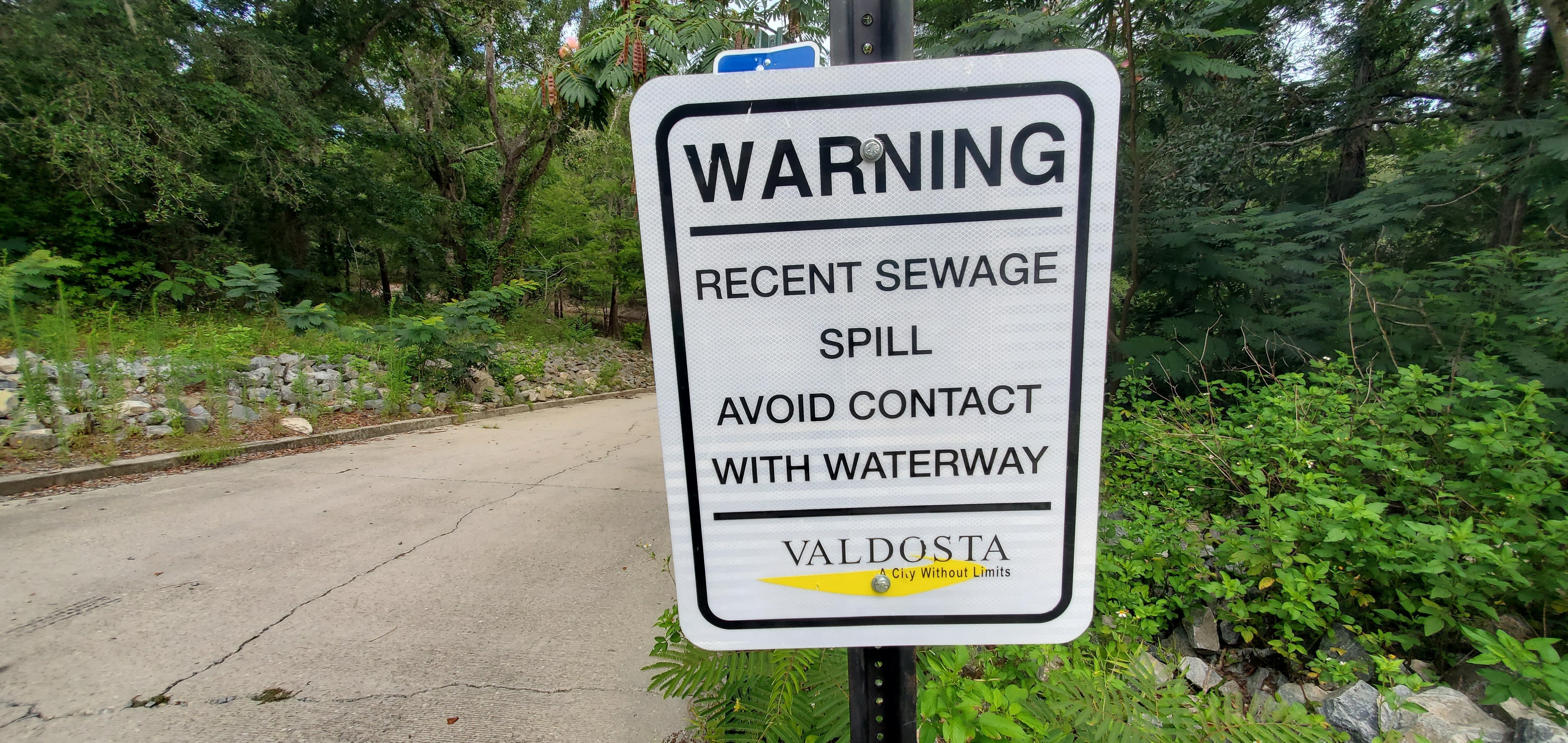 Valdosta sewage spill warning sign 2022-07-02