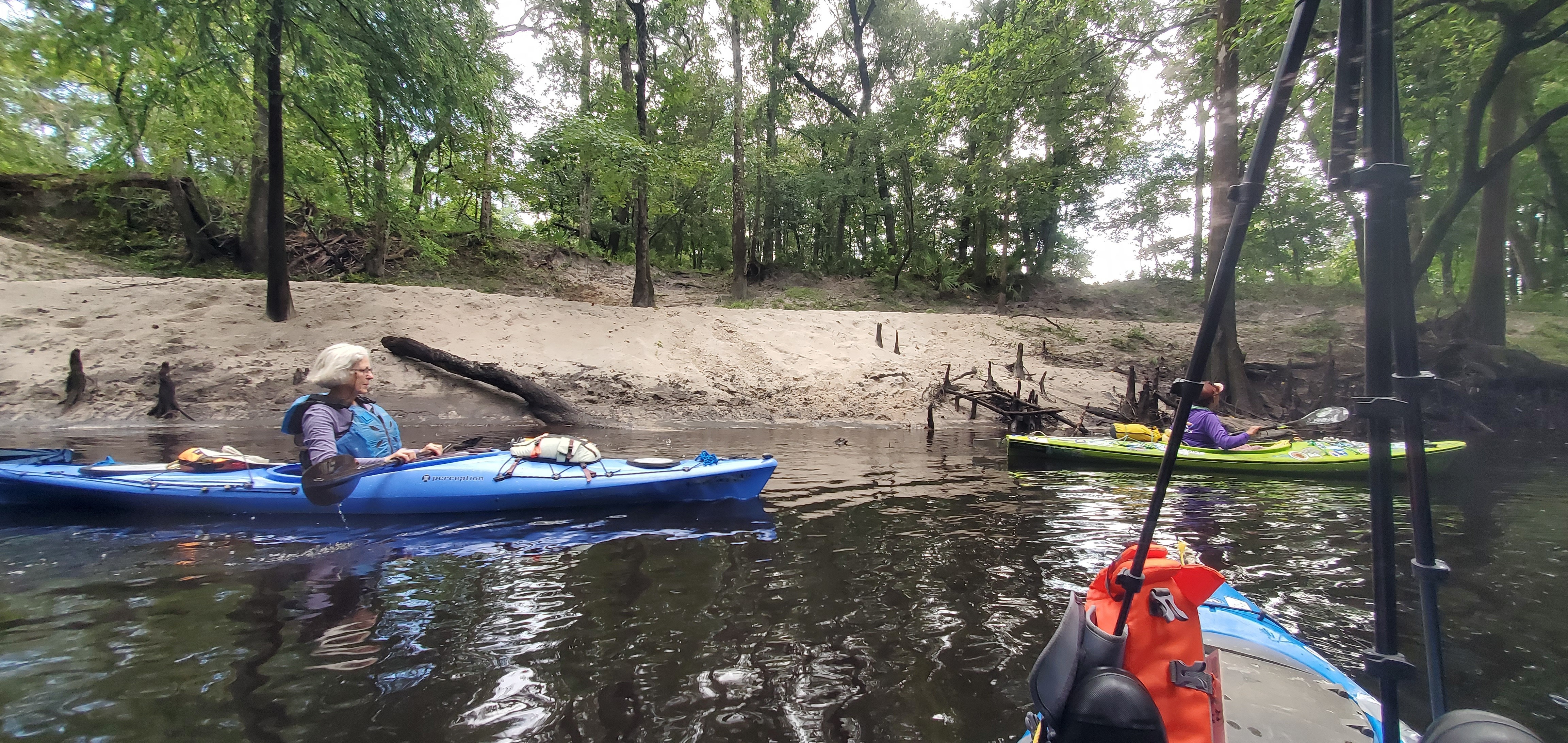 Two paddlers with field behind, 10:16:07, 30.6245033, -83.0896887