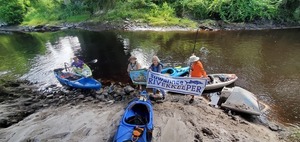 [Alapahoochee River @ GA 135 with banners, 09:46:36, 30.6286662, -83.0882243]