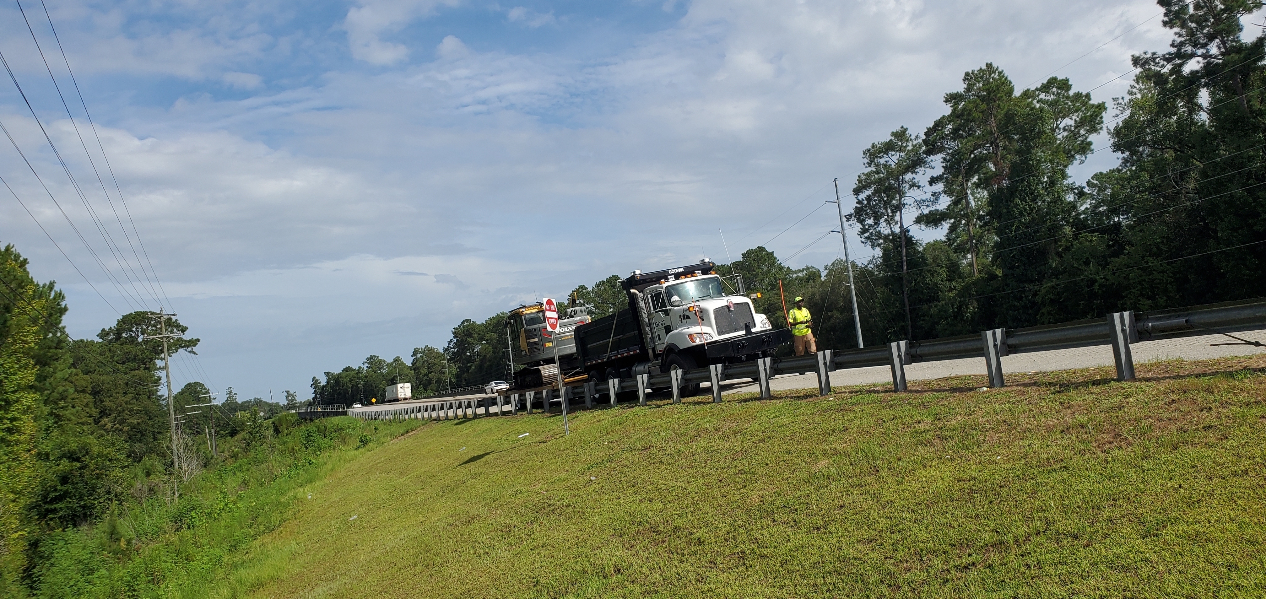 GDOT equipment, 2022:08:11 10:33:10, 30.8491190, -83.3386380