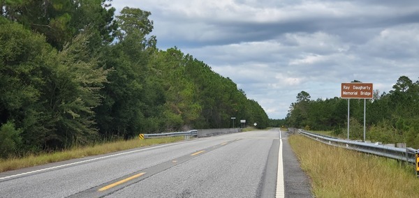 [Ray Daugharty Memorial Bridge over Sweet Water Creek, northbound, 16:15:32, 30.7153251, -82.4965919]