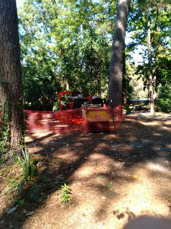 [Red fence 30 feet from Patterson Street, 30.846576, -83.287409]