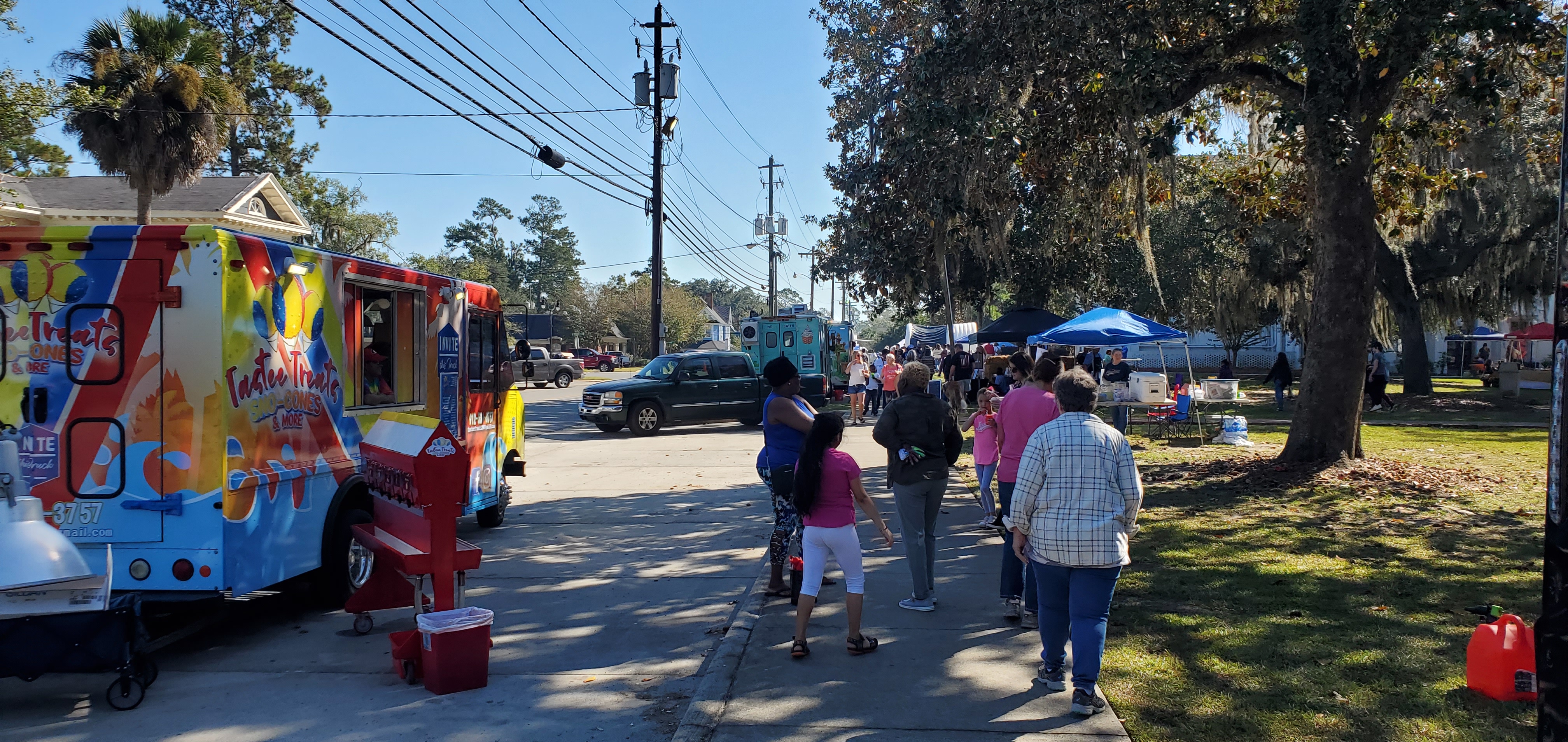 More food vendors, 11:20:41, 30.7857457, -83.5608255