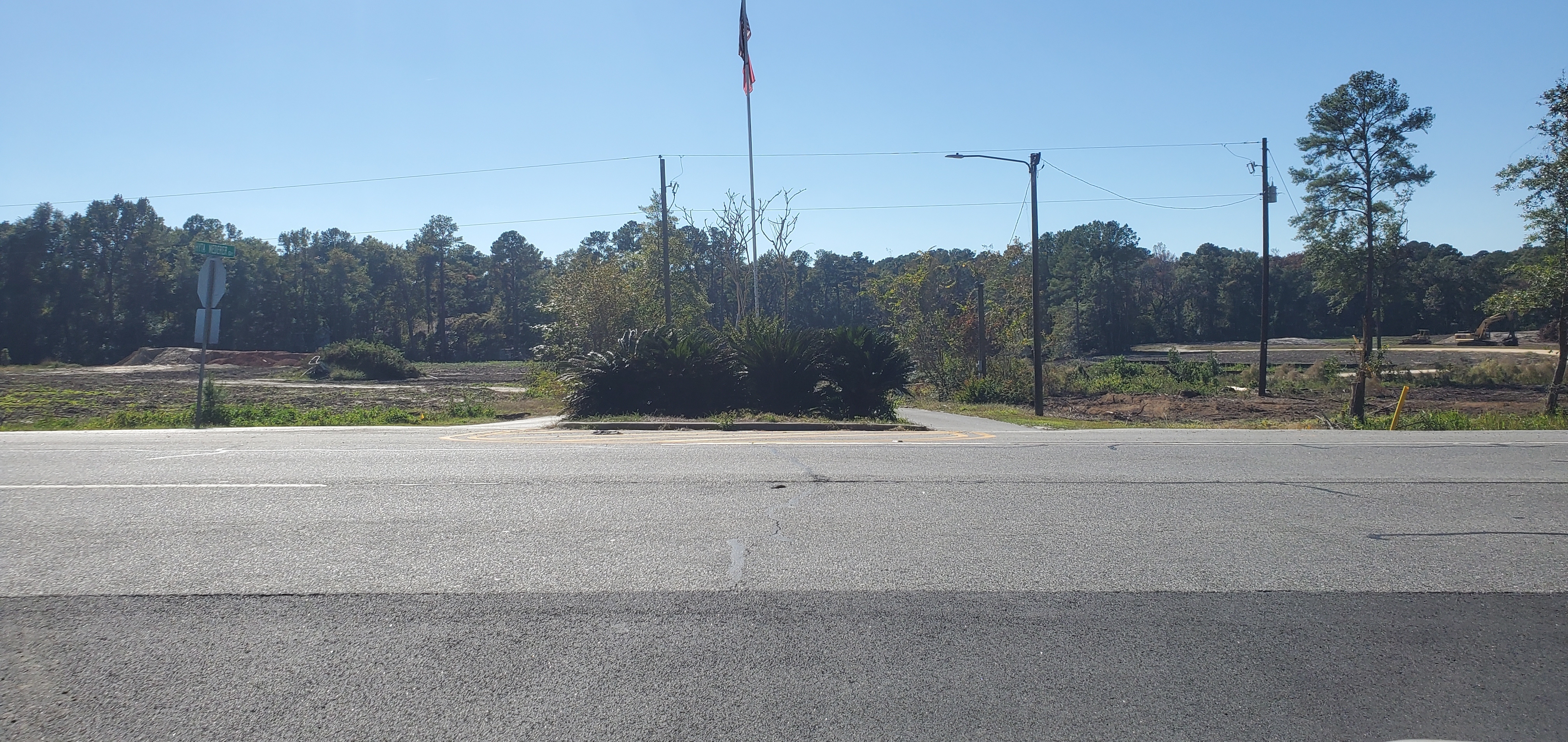 Unrecognizable Langdale Park entrance, 15:05:46, 30.8874240, -83.3147270