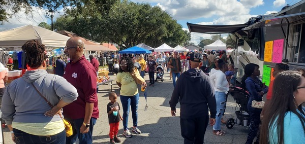 [Food vendors]