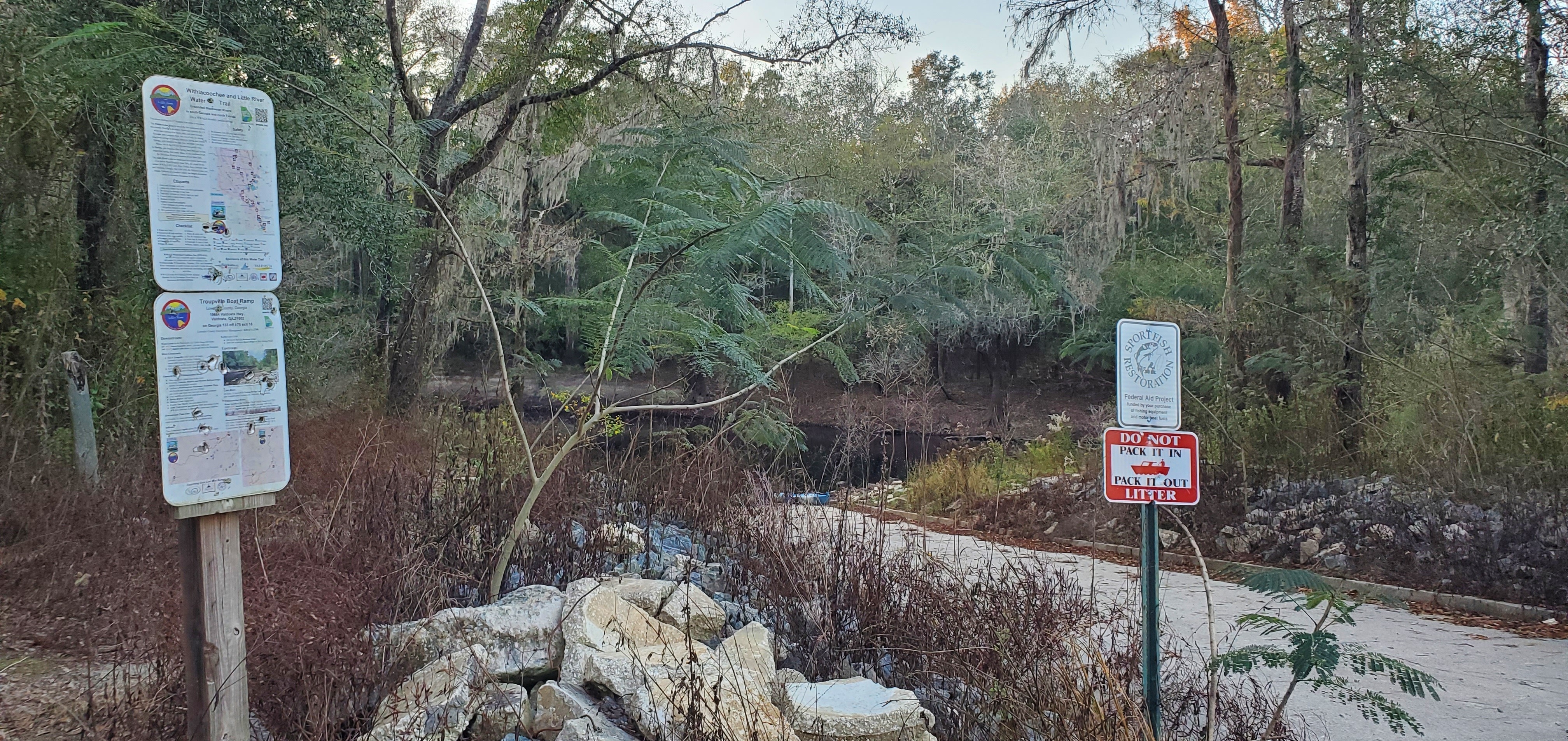 Troupville Boat Ramp WLRWT signs, 2022-11-13 17:10:03, 30.8513872, -83.3474346