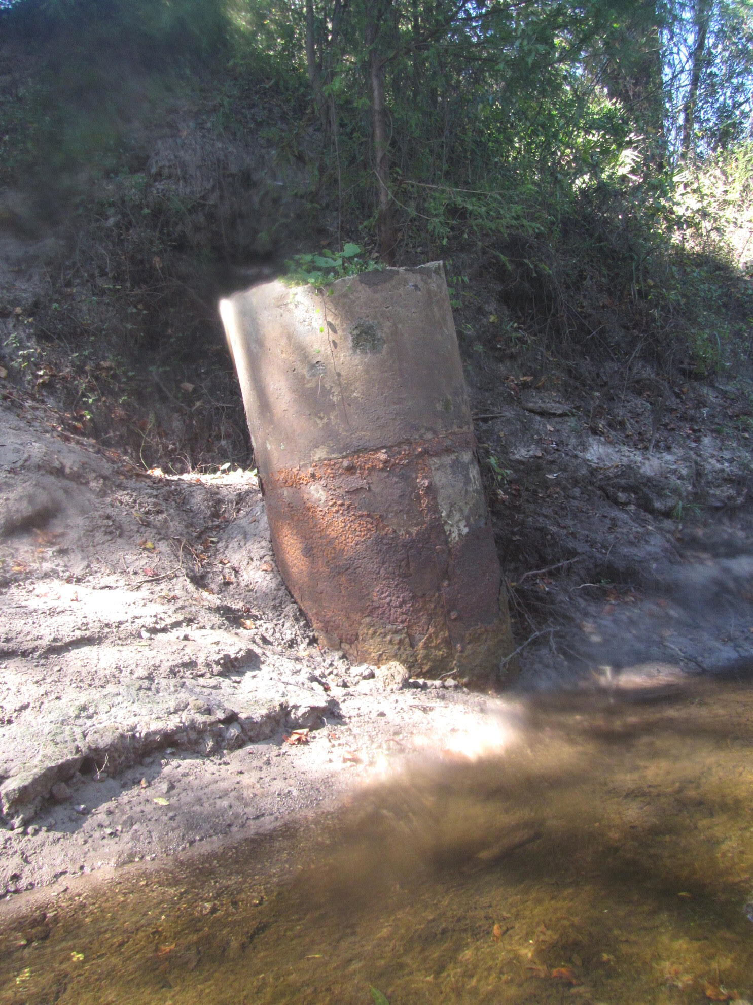 Lally Column: last remnant of the old Lee Bowstring Bridge, right under the existing West Bridge. Photo: Ken Sulak