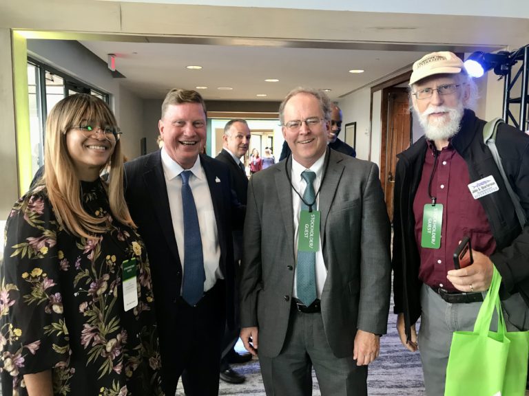 Tom Fanning with environtmentalists; Photo: Maria Saporta 2023-05-25