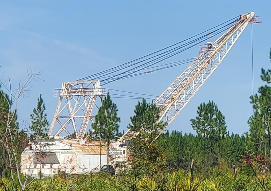 Dragline on Twin Pines Minerals stripmine site, 2022-10-08