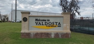 [Context, Valdosta sign, 15:39:35, 30.8432928, -83.2457168]