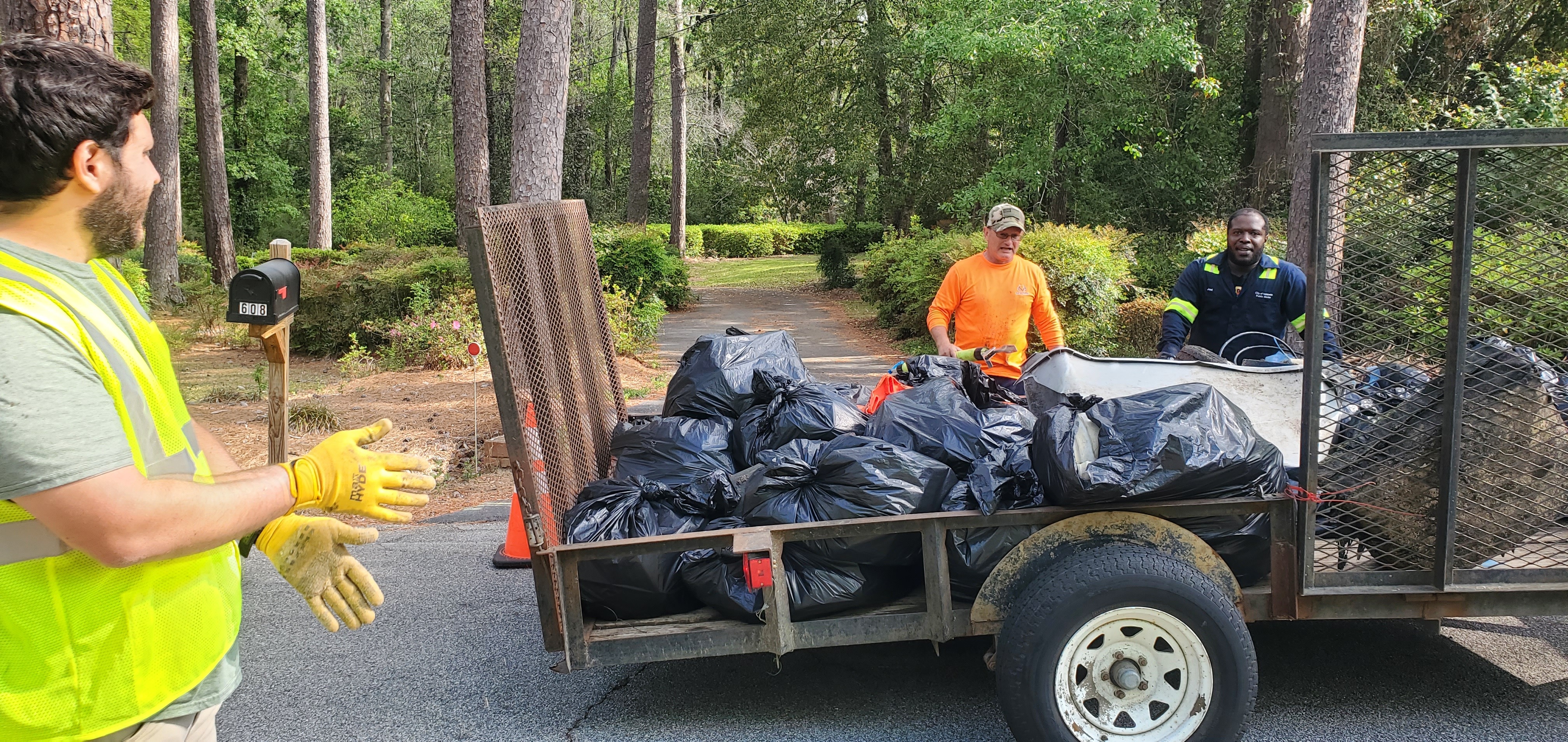 Engineer Ben O'Dowd, Russell McBride, Joe the driver, at Joscelyn Godwin's driveway, 2023:03:25 10:36:18, 30.8617542, -83.2987916