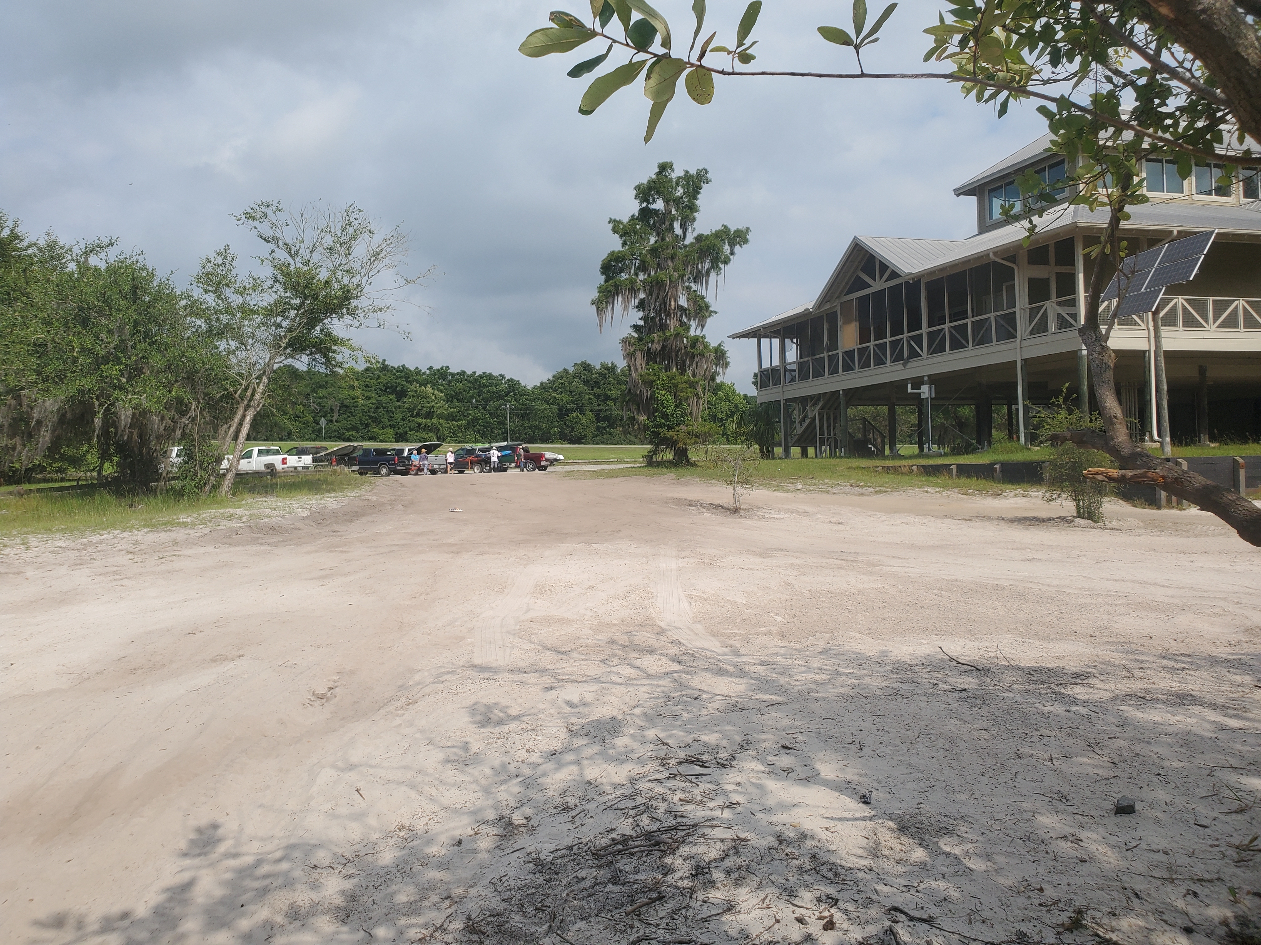 Chainsaw Cleanup paddlers at Fargo Ramp with defunct Suwannee River Welcome Center, 10:18:44, 30.6821440, -82.5597990