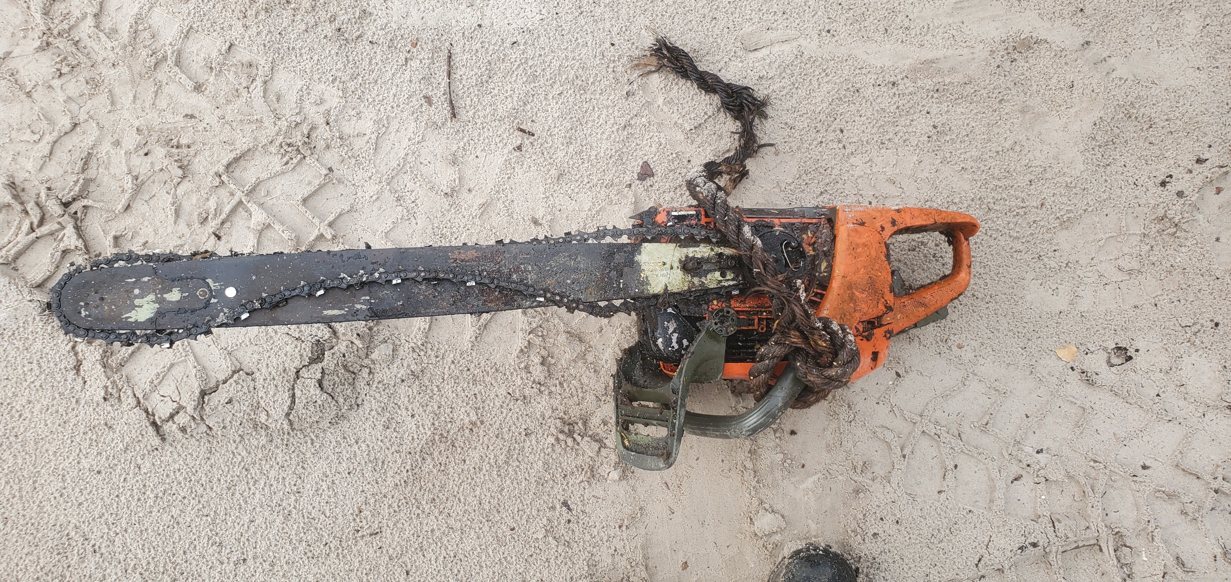 Right side, retrieved chainsaw, 17:45:34, 30.6820610, -82.5601590