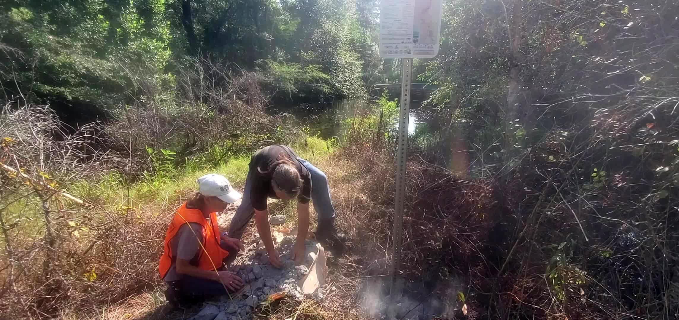 Movie: Put the concrete around the signpost (144M)